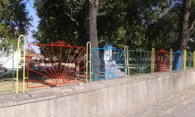 Боядисване на оградата - ДГ Слънце - Паничери, Хисаря